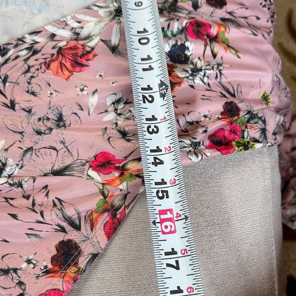 Elegant Floral Midi Dress in Pink - Picture 6 of 9